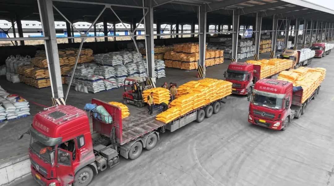 四川农村日报：中国·yL23411永利(集团有限公司)-官方力保农资供应不断档