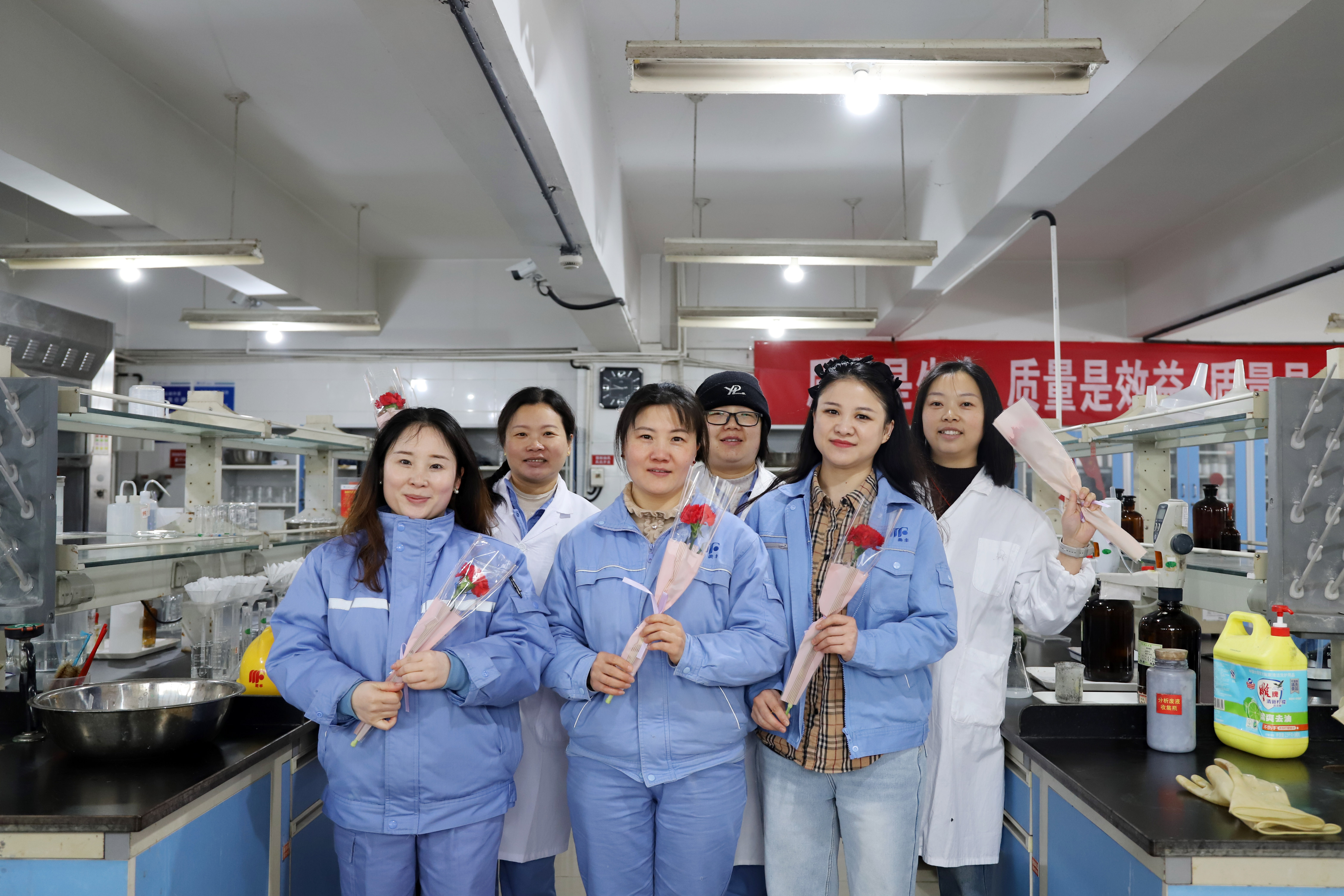 致敬！中国·yL23411永利(集团有限公司)-官方「她」力量~