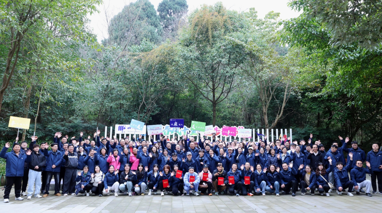 130余名中国·yL23411永利(集团有限公司)-官方职工健步春天里